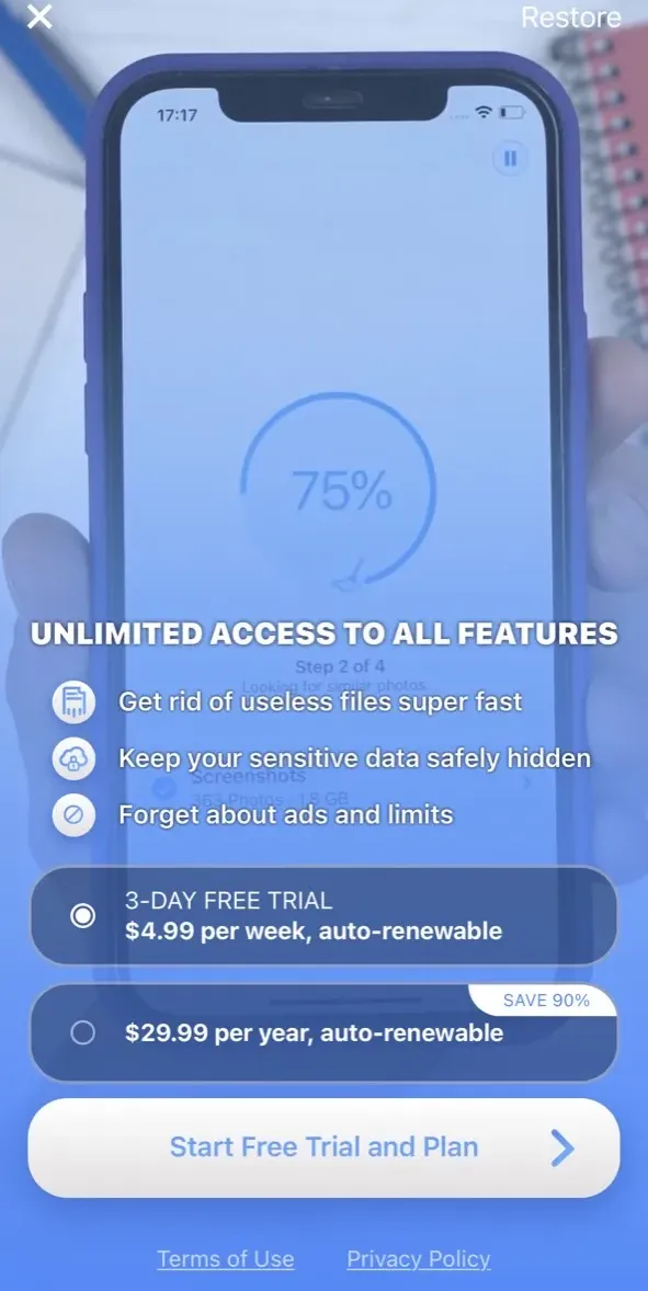 The paywall screen of the Clean Up Storage app